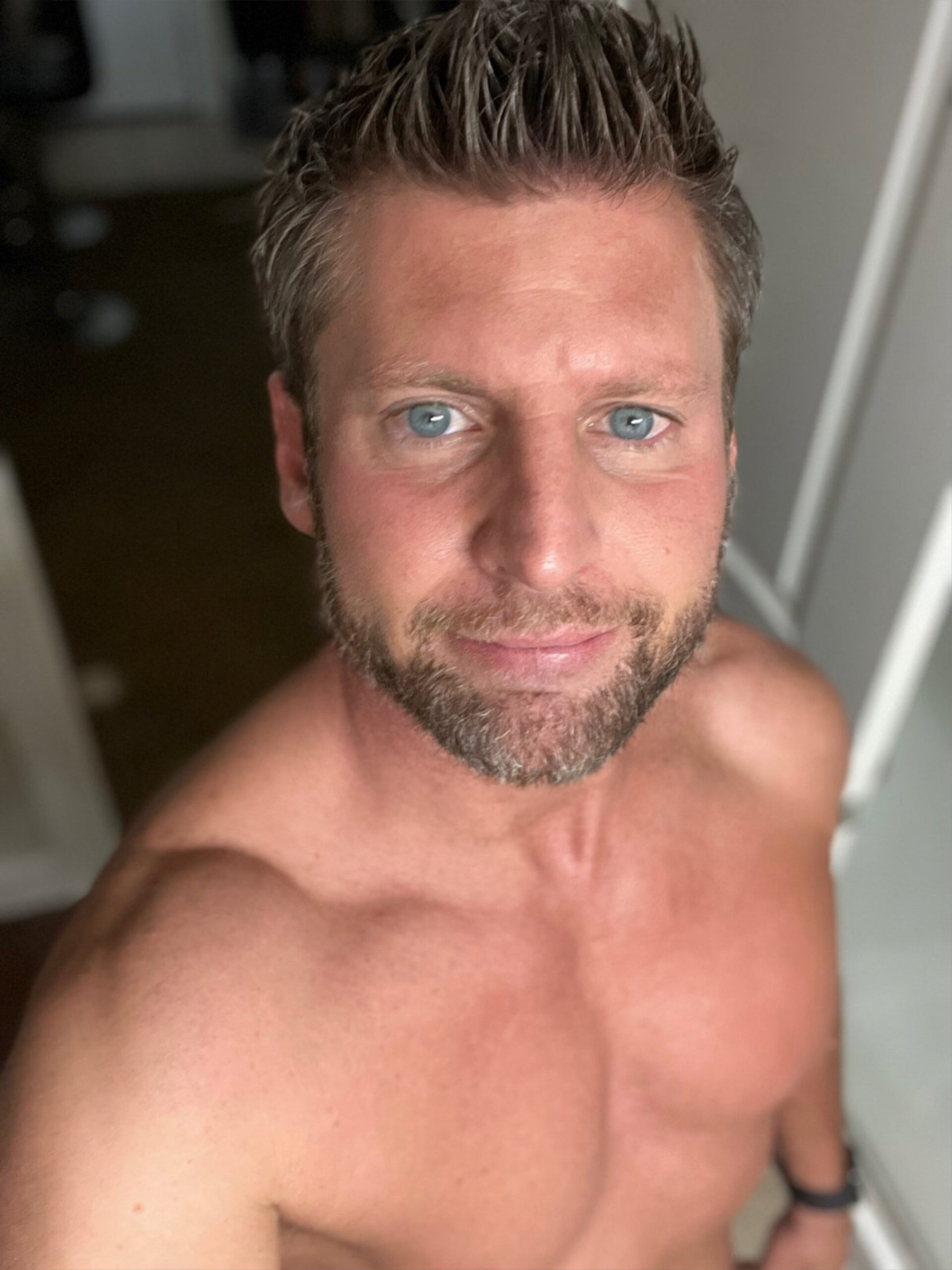Nude Blue Eyes